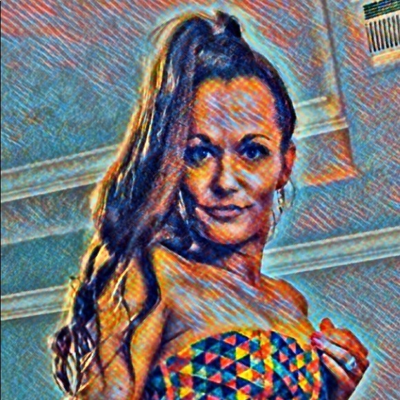 Meet your Posher, Haley - Picture 2 of 2